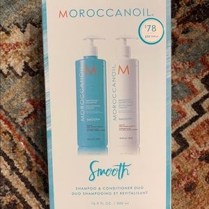MOROCCAN OIL SMOOTHING SHAMPOO & CONDITIONER DUO!
